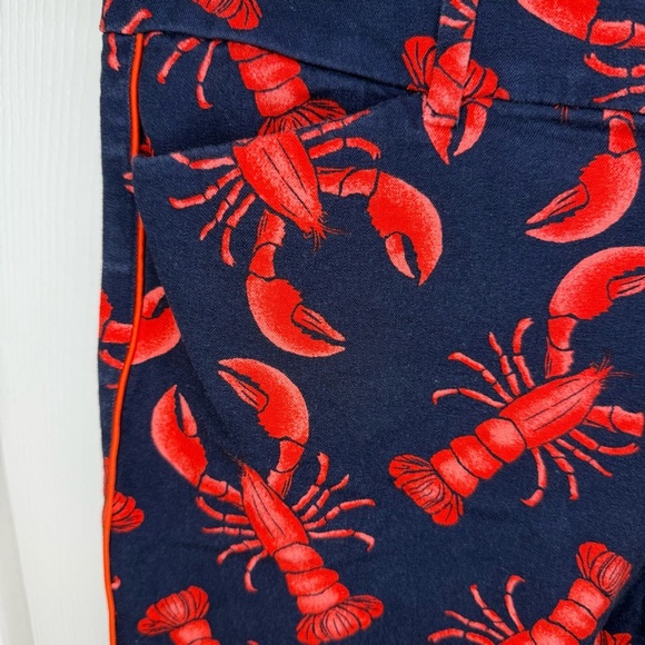 Old Navy Pixie Ankle Pant Dark Blue with Red Lobster Design Size 10 GUC - Picture 2 of 5